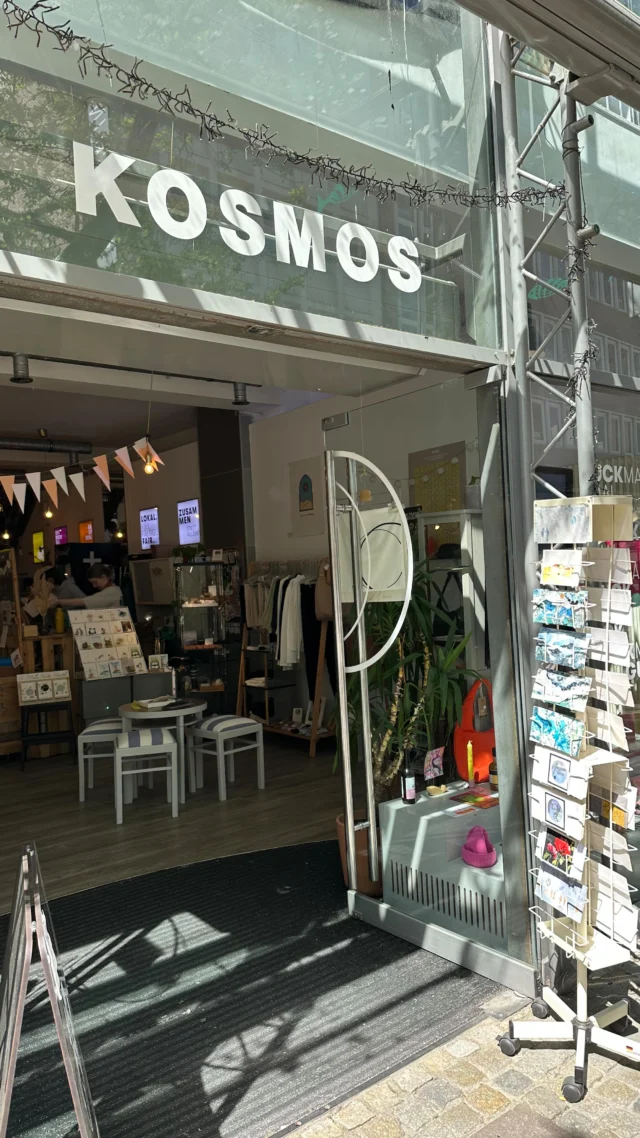 🫶 Ab sofort findet ihr unsere Büddelsack-Geschenkebeutel auch im @kosmosbyopencampus.sh Kiel! Die neue Kollektion ist auch schon am Start! Kommt vorbei, stöbert und entdeckt eure neuen Lieblingsbeutel! ✨🫶
#Büddelsack #kosmos #kosmoskiel #Geschenkbeutel #NachhaltigSchenken #Geschenkverpackung #ZeroWaste #NachhaltigVerpacken #Umweltfreundlich #Wiederverwendbar #frühjahr2025 #Geschenkideen #Plastikfrei #GeschenkeLiebevollVerpackt #EcoFriendlyGifts #Geschenkideen2025 #Nachhaltigkeit #SchenkenMitStil #kiel #frühjahrskollektion #frühling #einpacken #einpackenmitliebe #stoffbeutel #stoffsäckchen
Anzeige
