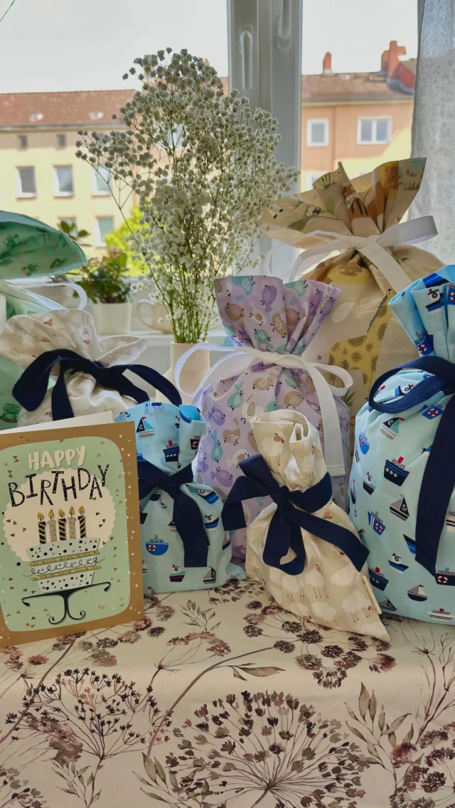 Happy Birthday! 🎂🎁 
Der Sommer geht nun endlich los und damit starten viele schöne Geburtstagpartys! 🥳 mit den Geschenkbeuteln von Büddelsack lassen sich die Geschenke schnell, schick und jedes Jahr wieder schön einpacken! 
Über die neuen Motive freuen sich nicht nur die Erwachsenen, auch bei den Kleinen stoßen sie auf große Freude 🦋🎉 
Lasst euch von dem Reel inspirieren 🥰
#Büddelsack #Geschenkbeutel #NachhaltigSchenken #Geschenkverpackung #ZeroWaste #NachhaltigVerpacken #Umweltfreundlich #Wiederverwendbar #frühjahr2025 #Geschenkideen #Plastikfrei #GeschenkeLiebevollVerpackt #EcoFriendlyGifts #Geschenkideen2025 #Nachhaltigkeit #SchenkenMitStil #kiel #frühjahrskollektion #frühling #einpacken #einpackenmitliebe #stoffbeutel #stoffsäckchen 
Anzeige