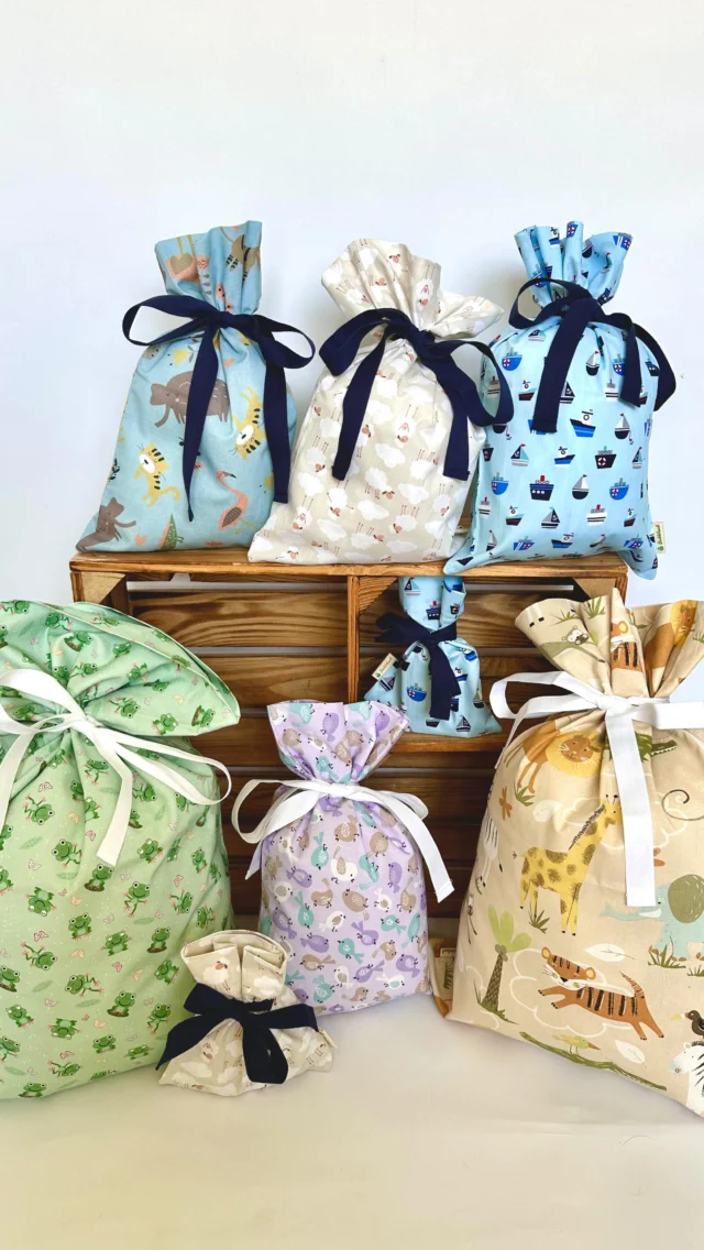 🎉 Unsere neue Kids Kollektion ist da! 🎉 
Ab sofort gibt’s tierisch süße Muster und modernes Design für kleine und große Geburtstagsgeschenke. Ob Frösche, Schäfchen, Vögelchen oder Giraffe: für Tierliebhaber ist alles dabei 🐸🦋 aber auch der maritime Flair mit Segelschiffen ist wieder am Start! ⛵️
Ob im sFachl, im Kosmos Kiel oder online bei Etsy – unsere neuen Beutel warten schon auf euch! 🌿 Link in der Bio 
#Büddelsack #Geschenkbeutel #NachhaltigSchenken #Geschenkverpackung #ZeroWaste #NachhaltigVerpacken #Umweltfreundlich #Wiederverwendbar #frühjahr2025 #Geschenkideen #Plastikfrei #GeschenkeLiebevollVerpackt #EcoFriendlyGifts #Geschenkideen2025 #Nachhaltigkeit #SchenkenMitStil #kiel #frühjahrskollektion #frühling #einpacken #einpackenmitliebe #stoffbeutel #stoffsäckchen
Anzeige